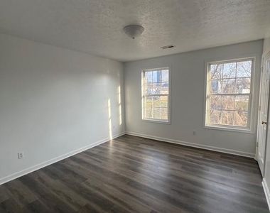 637 East Spencer Street - Photo Thumbnail 3