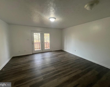 637 East Spencer Street - Photo Thumbnail 8