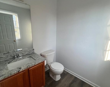 637 East Spencer Street - Photo Thumbnail 10
