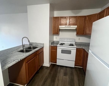 637 East Spencer Street - Photo Thumbnail 9