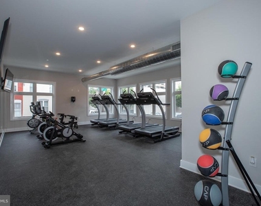 2940 W Thompson Street - Photo Thumbnail 4