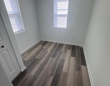 5012 W Stiles Street - Photo Thumbnail 6