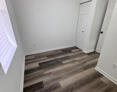 5012 W Stiles Street - Photo Thumbnail 4