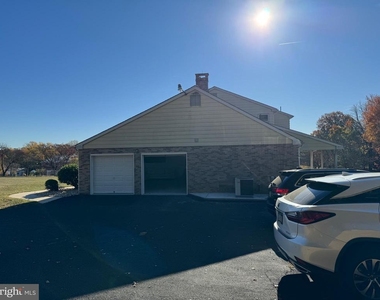 1305 Hawthorne Lane - Photo Thumbnail 2