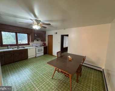 1305 Hawthorne Lane - Photo Thumbnail 3
