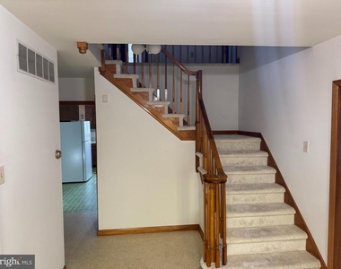 1305 Hawthorne Lane - Photo Thumbnail 7