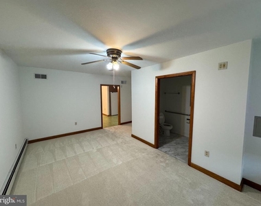 1305 Hawthorne Lane - Photo Thumbnail 21