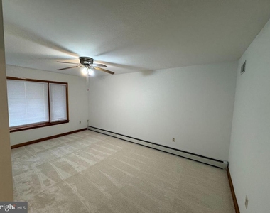 1305 Hawthorne Lane - Photo Thumbnail 20