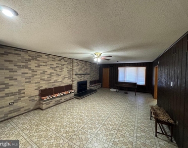 1305 Hawthorne Lane - Photo Thumbnail 28