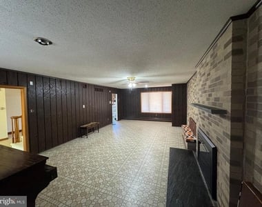 1305 Hawthorne Lane - Photo Thumbnail 29