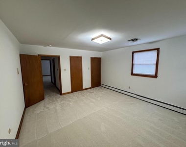 1305 Hawthorne Lane - Photo Thumbnail 19