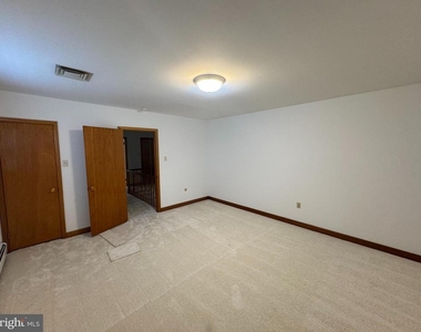 1305 Hawthorne Lane - Photo Thumbnail 17