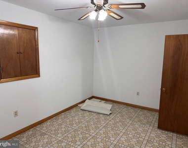 1305 Hawthorne Lane - Photo Thumbnail 27