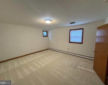 1305 Hawthorne Lane - Photo Thumbnail 16