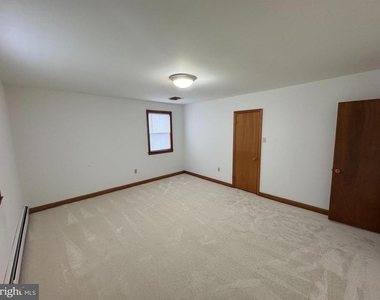 1305 Hawthorne Lane - Photo Thumbnail 12