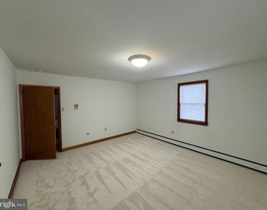 1305 Hawthorne Lane - Photo Thumbnail 13