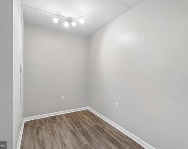 400 Glendale Road - Photo Thumbnail 9