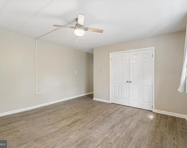 400 Glendale Road - Photo Thumbnail 16