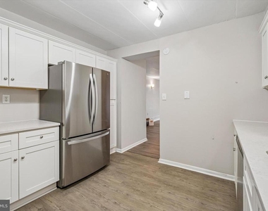400 Glendale Road - Photo Thumbnail 4