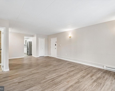 400 Glendale Road - Photo Thumbnail 7