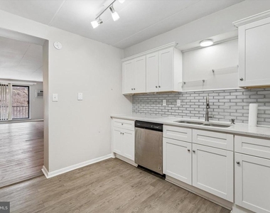 400 Glendale Road - Photo Thumbnail 2