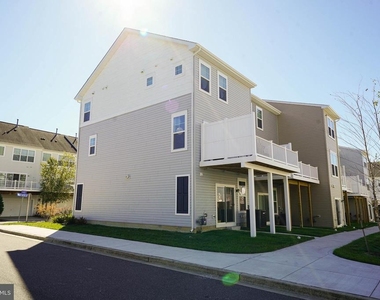 414 Waterfield Court - Photo Thumbnail 4