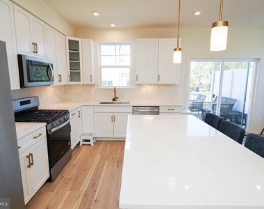 414 Waterfield Court - Photo Thumbnail 19