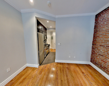 Bedford Street - Photo Thumbnail 1