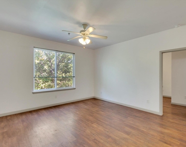 1011 N Lbj Dr - Photo Thumbnail 3