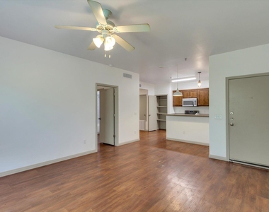1011 N Lbj Dr - Photo Thumbnail 4