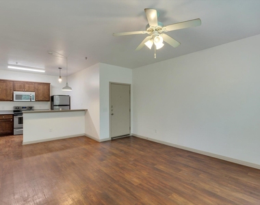 1011 N Lbj Dr - Photo Thumbnail 5