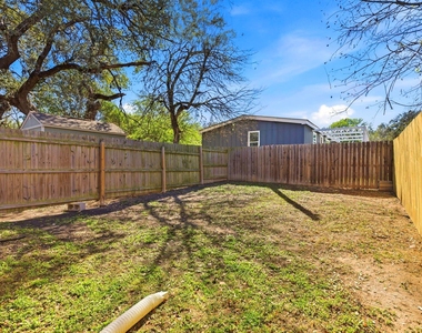 823 N Commerce St - Photo Thumbnail 26