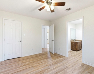 823 N Commerce St - Photo Thumbnail 19