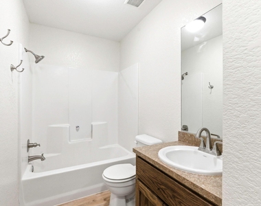 823 N Commerce St - Photo Thumbnail 23