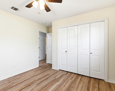 823 N Commerce St - Photo Thumbnail 16