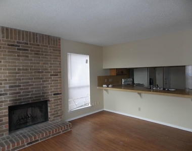 8104 Dunn St - Photo Thumbnail 2