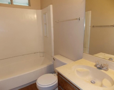 8104 Dunn St - Photo Thumbnail 4