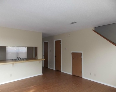 8104 Dunn St - Photo Thumbnail 3