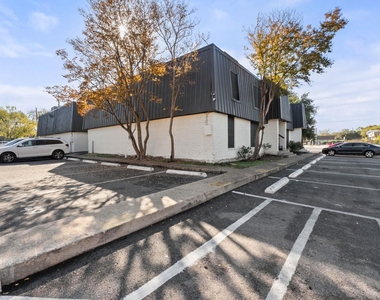 1720 Wooten Park Dr - Photo Thumbnail 11
