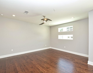 1130 Lott Ave - Photo Thumbnail 4