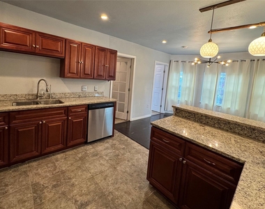 1402 Mardell St - Photo Thumbnail 3