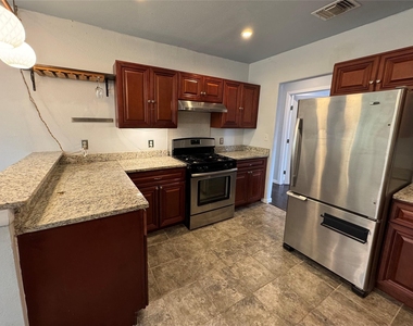 1402 Mardell St - Photo Thumbnail 2