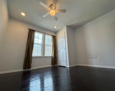 1402 Mardell St - Photo Thumbnail 9
