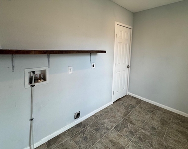 1402 Mardell St - Photo Thumbnail 14