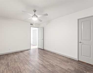 1301 W Ben White Blvd - Photo Thumbnail 14