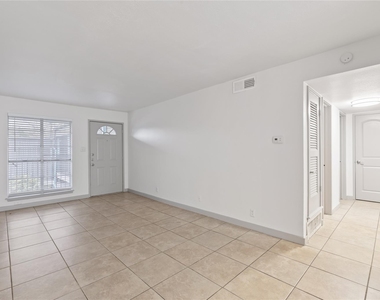 1301 W Ben White Blvd - Photo Thumbnail 1