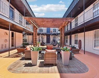 1302 W 24th St - Photo Thumbnail 10