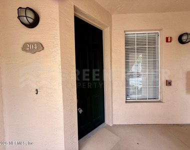 204 Augusta Circle - Photo Thumbnail 2