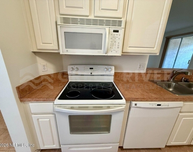 204 Augusta Circle - Photo Thumbnail 10