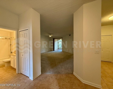 204 Augusta Circle - Photo Thumbnail 5